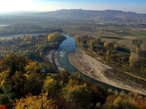 Il fiume Tanar a Barbaresco, Langhe - Piemonte