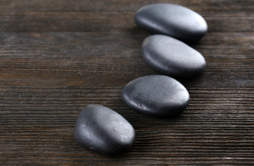 Fototapeta na wymiar Pebbles in a row on wooden background