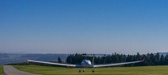 Fototapeta na wymiar Panorama Kleinflugzeug