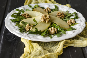 Arugula salad with pears and walnuts    