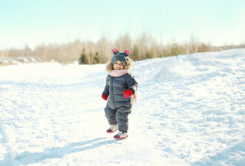 Fototapeta na wymiar Happy smiling little child having fun in sunny winter day