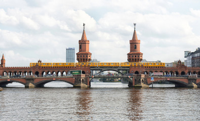 Fototapeta na wymiar Oberbaumbrücke BerlinFOTO: Frank Senftleben