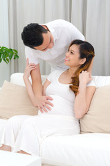 Obraz na płótnie Canvas Asian man and his pregnant wife