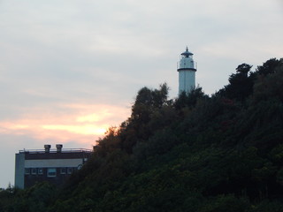 Faro al tramonto