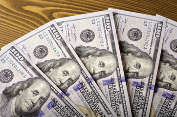 Five bills face value of $ 100.