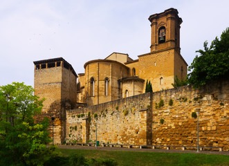 Fototapeta na wymiar Church of San Miguel at Estella
