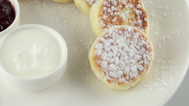 cheese pancakes with sour cream and jam