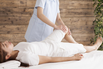 Manipulative nurses have confirmed a woman's knee