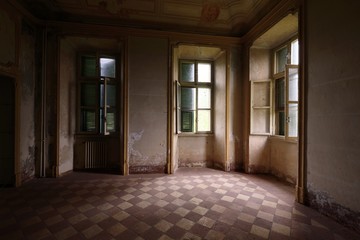 old abandoned room with windows