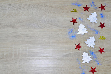 Weihnachtsarrangement mit Glitzerbäumen