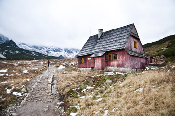 Chata góralska w Tatrach na Hali Gąsienicowej