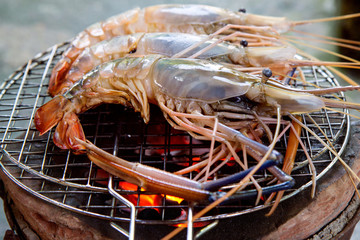 Grilled shrimps on the flaming grill.