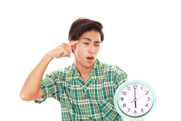 時計を持つ男性