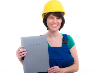 bauarbeiterin mit bewerbungsmappe