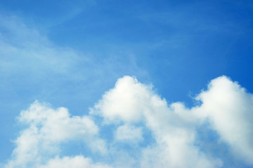 Obraz premium fluffy white cloud on blue sky