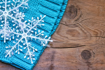  turquoise knitted hat and snowflakes