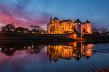 Schloss Hartenfels in Torgau in der Abenddämmerung