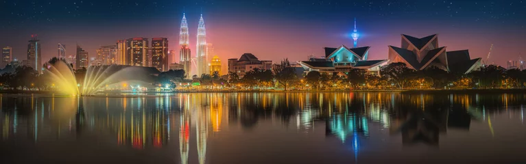 Gordijnen Nachtlandschap van Kuala Lumpur, The Palace of Culture © boule1301