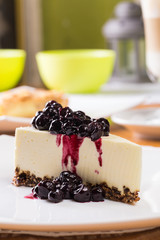 Cake with cream cheese and blueberries