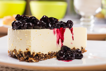 Cake with cream cheese and blueberries