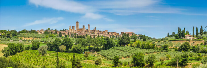 Medieval town of San Gimignano, Tuscany, Italy - obrazy, fototapety, plakaty