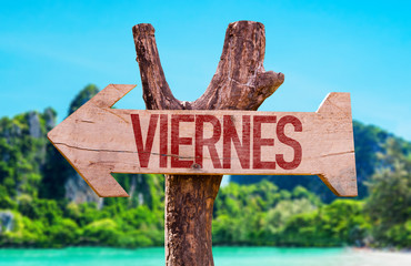 Friday (in Spanish) arrow with beach background