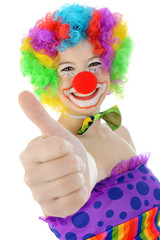 Clown zu Karneval in Kostüm mit Daumen rauf