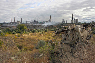 Fototapeta na wymiar Ukraine, Dneprodzerzhinckl, Fall 2015. The factories pollute the