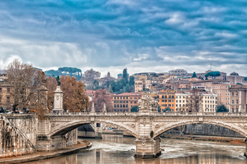 Obraz premium Historyczne budynki i szczegóły architektury w Rzymie, Włochy