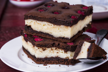 Cheesecake brownies with raspberry
