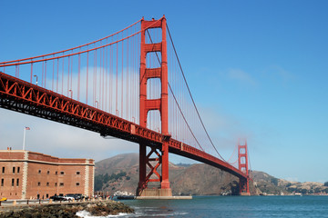 Fototapeta na wymiar Golden Gate Bridge und Fort Point, San Francisco