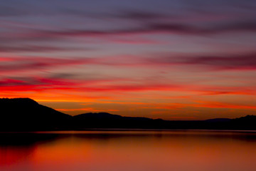 Naklejka premium Rote Stunde am Bodensee - Sonnenuntergang (Langzeitbelichtet)