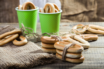 Cracknels in bunches and cups