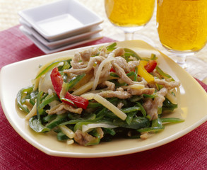 チンジャオロースと生ビール