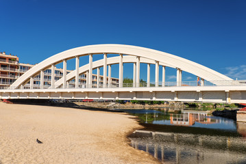 Br&uuml;cke und Taube