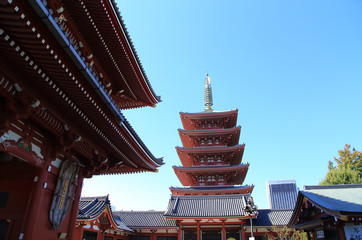 Fototapeta na wymiar 東京　浅草寺の五重塔