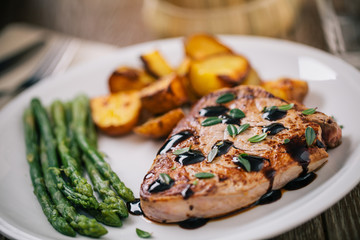 Fillet of beef with potatoes and asparagus
