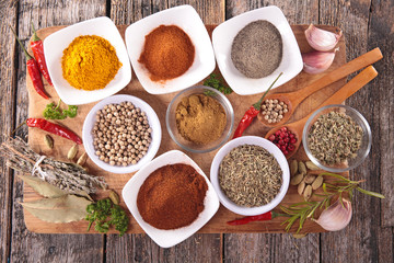 Obraz na płótnie Canvas assorted spices and herbs