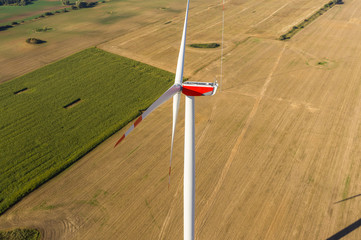 Nahaufnahme einer Windkraftanlage Draufsicht Luftbild