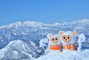 Fototapeta premium 白猿（自作）と雪山