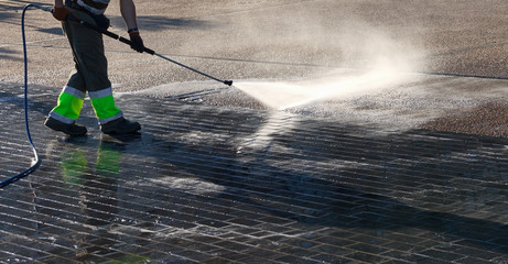 Wet cleaning of street. - 95735035