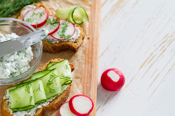 Radish and cucumber sandwich, ingredients