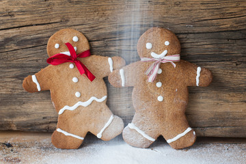 Gingerbread man, people on wood, suitable snow and winter
