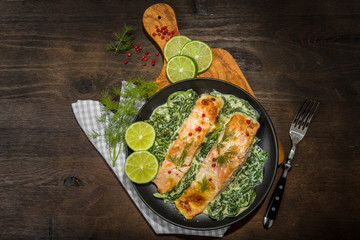 Lachs mit Blattspinat