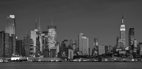 Fototapeta na wymiar scenic new york city skyline over hudson river