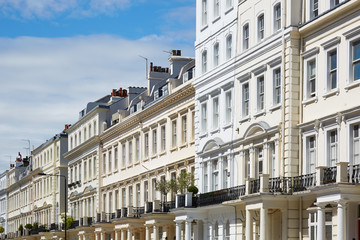 Fototapeta na wymiar White houses in London, english architecture