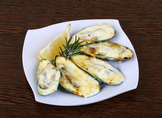 Mussels backed in cream sauce