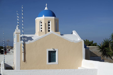 Fototapeta premium traditional church in small village oia on santorini