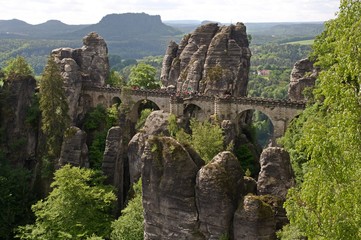 Basteibrug in Saksisch Zwitserland dichtbij aan Dresden, Duitsland.