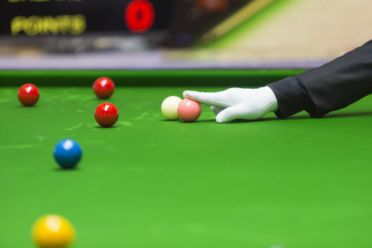 snooker referee
